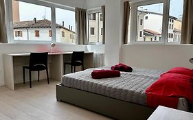 Luxury Urban Oasis Apartment In Center Of Udine